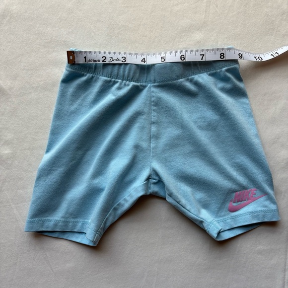 Nike Girls cotton shorts set fuchsia tie-dye  boxy shirt and blue biker shorts - Picture 9 of 16